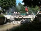 Démolition du pont du lavoir à Duttlenheim avant la reconstruction d’un nouveau équipé  d’une ouverture plus importante pour favoriser les écoulements des eaux (juillet 2012)